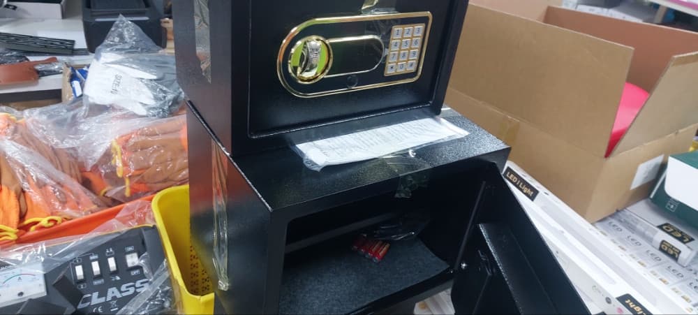 Sef za novac oruzje ukrasni 320x250 2