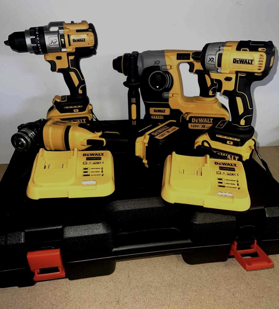 DeWALT set 4u1 sa 4 baterije 2
